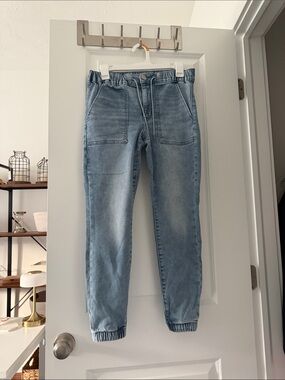 American Eagle Outfitters Light Wash Denim Jogger Jeans